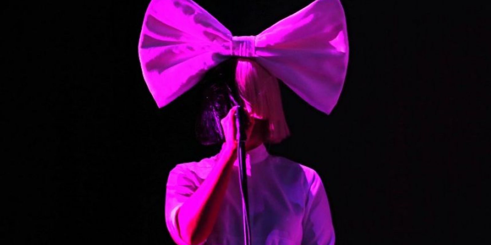 Fotos Sia Es Captada Sin Peluca Y En Bikini En Una Playa De M Xico Publinews