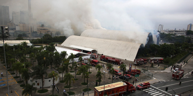 Um incêndio de grandes proporções atingiu o Memorial da América Latina em novembro de 2013 | Nacho Doce/ Reuters