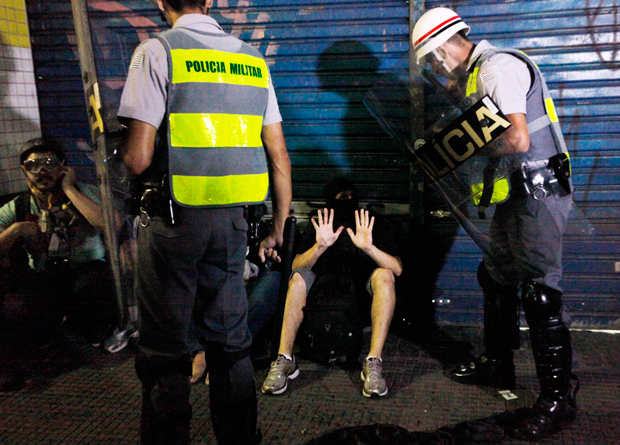 Ao menos 262 pessoas foram detidas durante protesto contra a Copa do Mundo, em São Paulo | Paulo Whitaker/Reuters