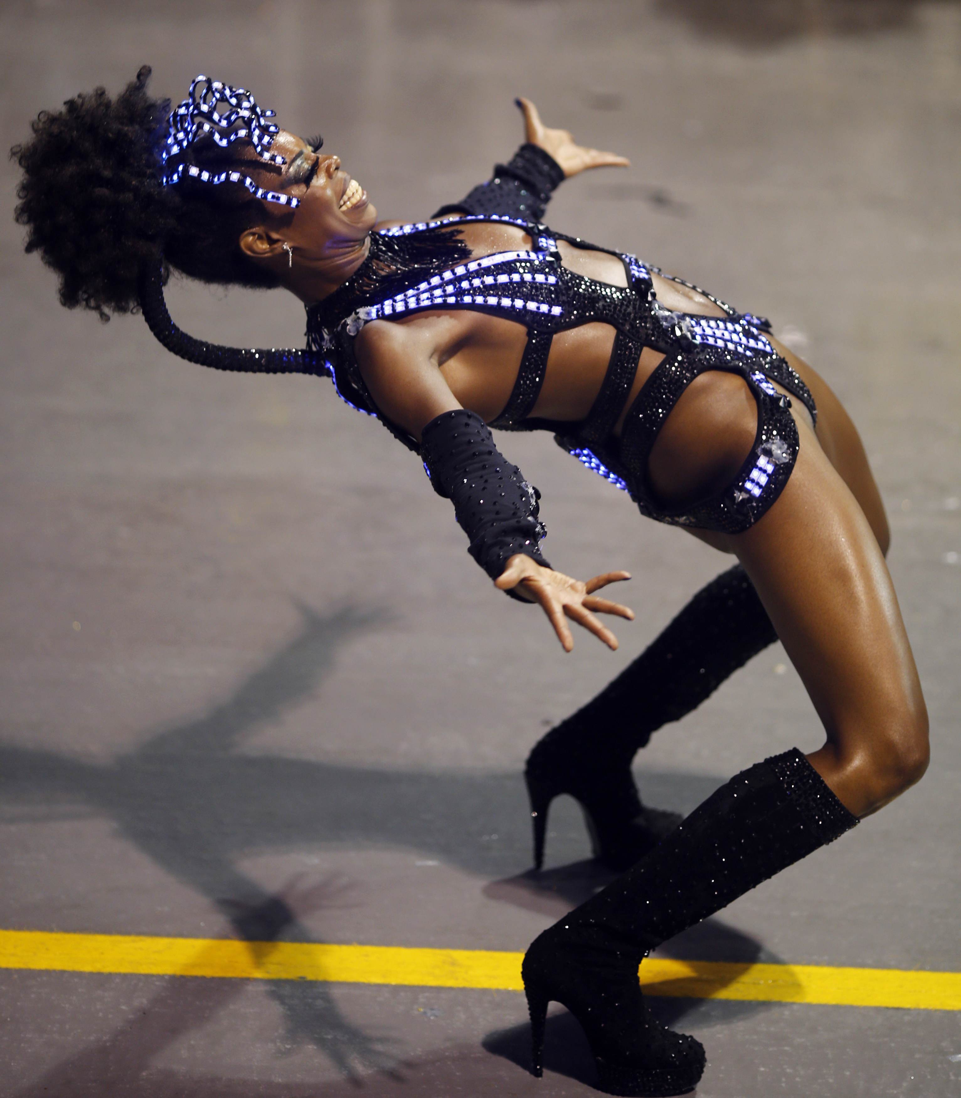 Desfile da Vai -Vai pelo Grupo Especial de São Paulo, no Anhembi, na madrugada deste sábado | Paulo Whitaker/Reuters