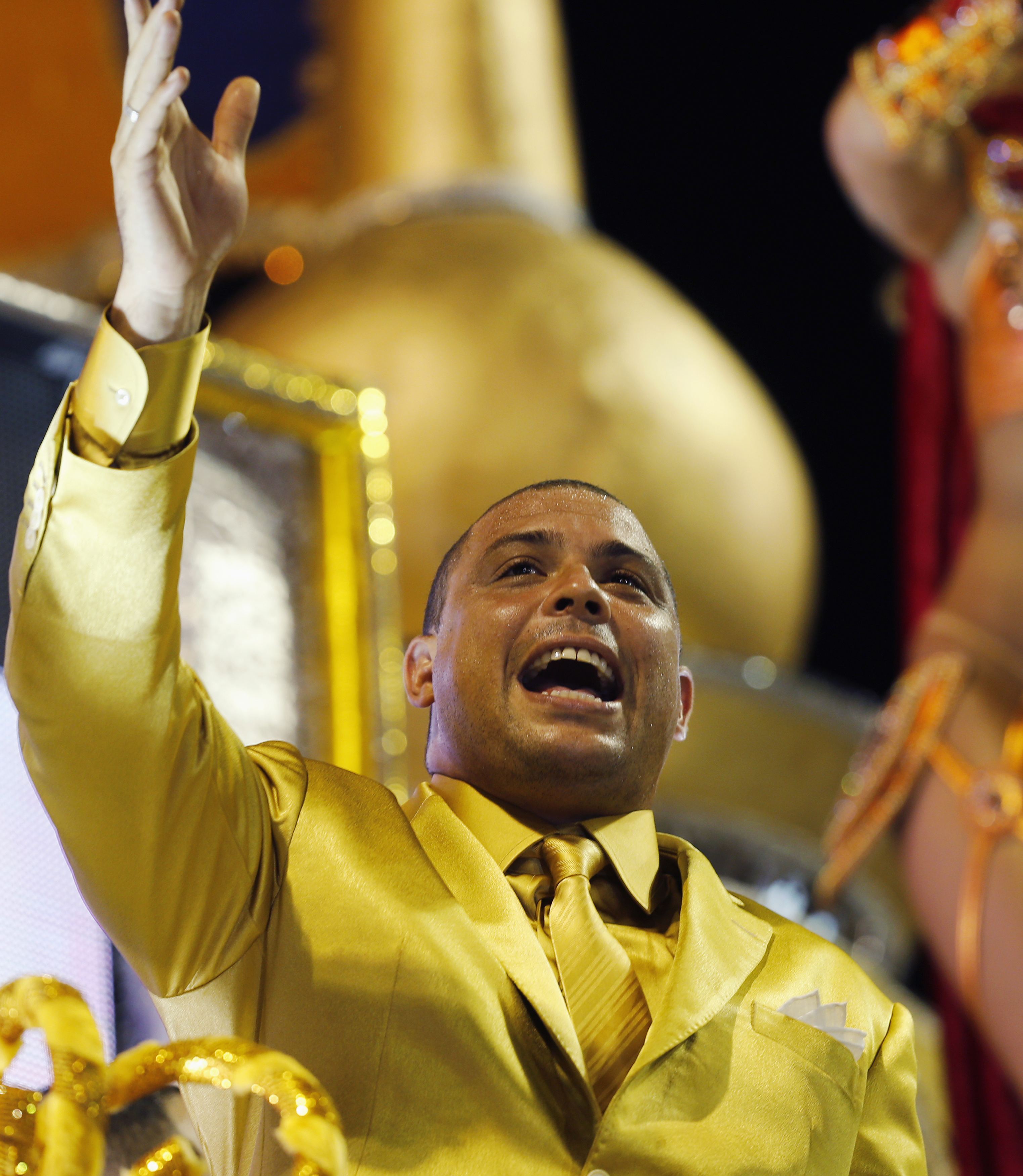 O ex-jogador Ronaldo, homenageado pela escola de samba Gaviões da Fiel, durante desfile no Anhembi | Paulo Whitaker/Reuters