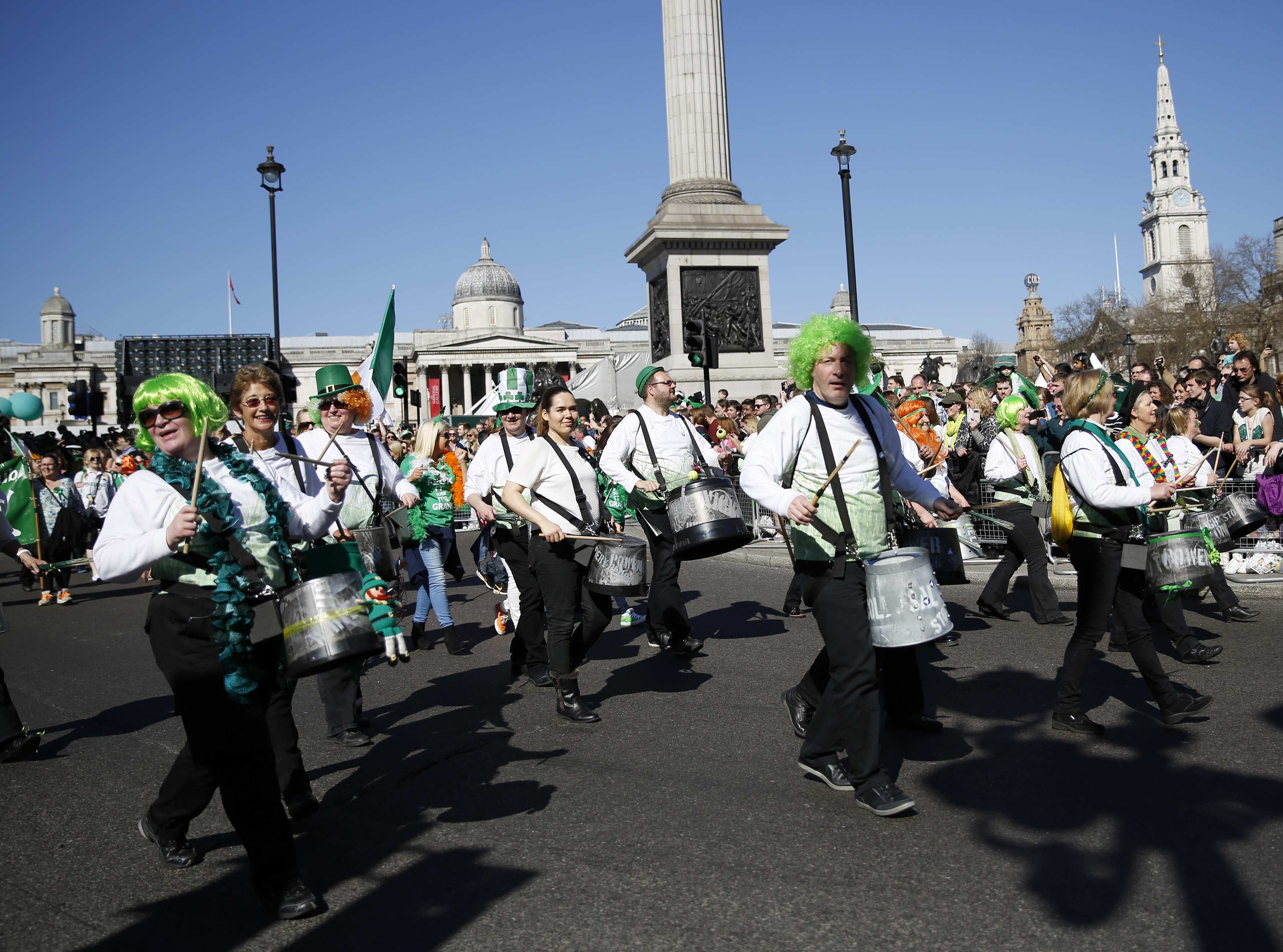 Banda tradicional irlandesa participa da parada pelo Dia de São Patrício, em Londres, na Inglaterra | Olivia Harris /Reuters