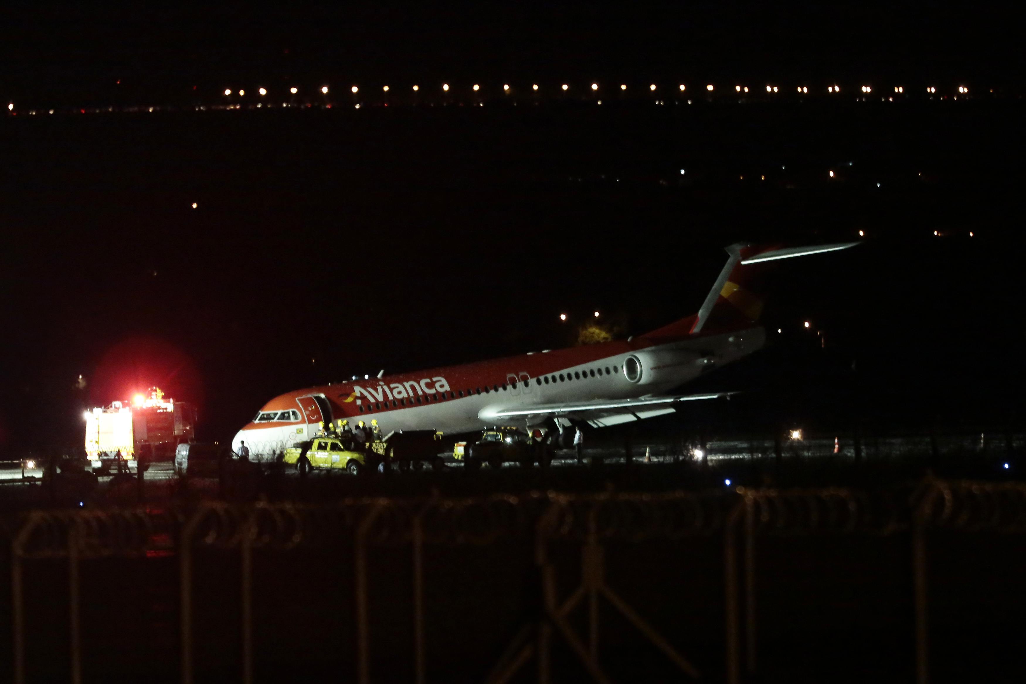 Aeronave da Avianca que teve de fazer um pouso forçado, por problemas no trem de pouso | Ueslei Marcelino/Reuters