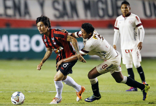 Time paranaense se iguala ao The Strongest e ao Vélez Sarsfield na liderança da chave, com seis pontos cada um | Enrique Castro Mendivil / Reuters