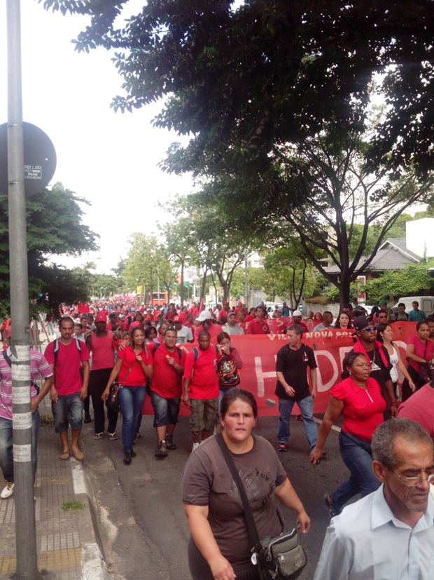 O ato acontece “por conta do não cumprimento dos acordos firmados pelo prefeito Fernando Haddad com as ocupações do MTST em janeiro" | Metro