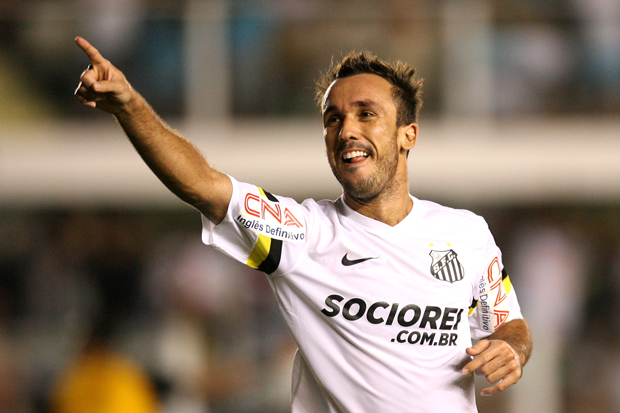 Thiago Ribeiro do Santos comemora seu gol durante partida entre Santos x Oeste, válida pela 13ª rodada do Campeonato Paulista, realizada no Estádio Vila Belmiro | Guilherme Dionizio/Folhapress