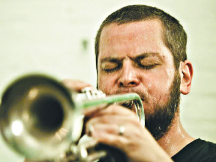 Nate Wooley Quintet - O trompetista norte-americano é considerado um dos expoentes de um movimento que busca redefinir os limites sonoros do instrumento, usando uma combinação de vocalização, técnicas e ruídos. Dia 28/8, às 21h30. R$ 25
