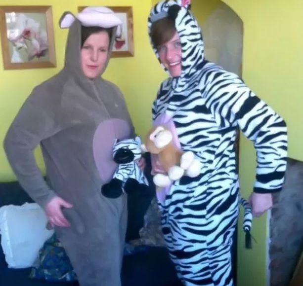 Tracy Griffin e Terri Cave foram condecoradas ao deterem criminoso em supermercado / Reprodução/Facebook/Solihull Police