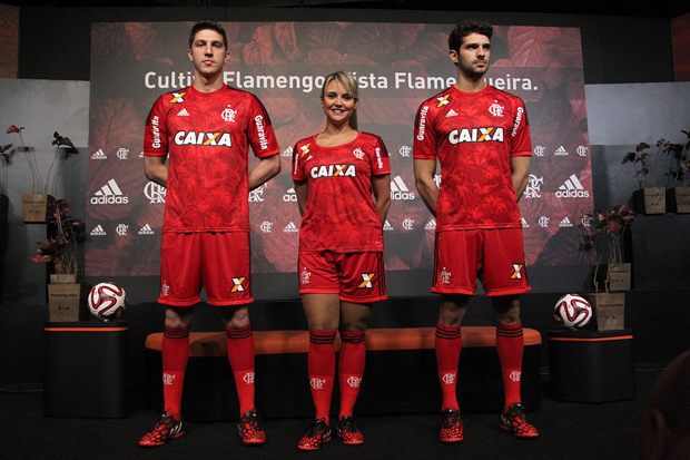 Uniforme estará à venda nas lojas oficiais do clube a partir desta sexta-feira | Gilvan de Souza / Flamengo