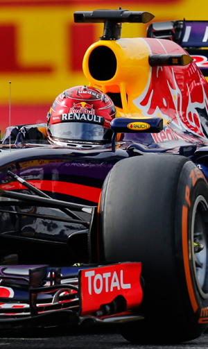 De saída da Red Bull, Sebastian Vettel escolheu usar um capacete vermelho no treino e aumentou a especulações que estaria indo para a Ferrari | Yuya Shino/Reuters