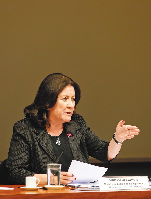 “O Brasil seguirá buscando fazer, e fará, superavit primário”, disse a ministra Miriam Belchior | Pedro Ladeira/Folhapress