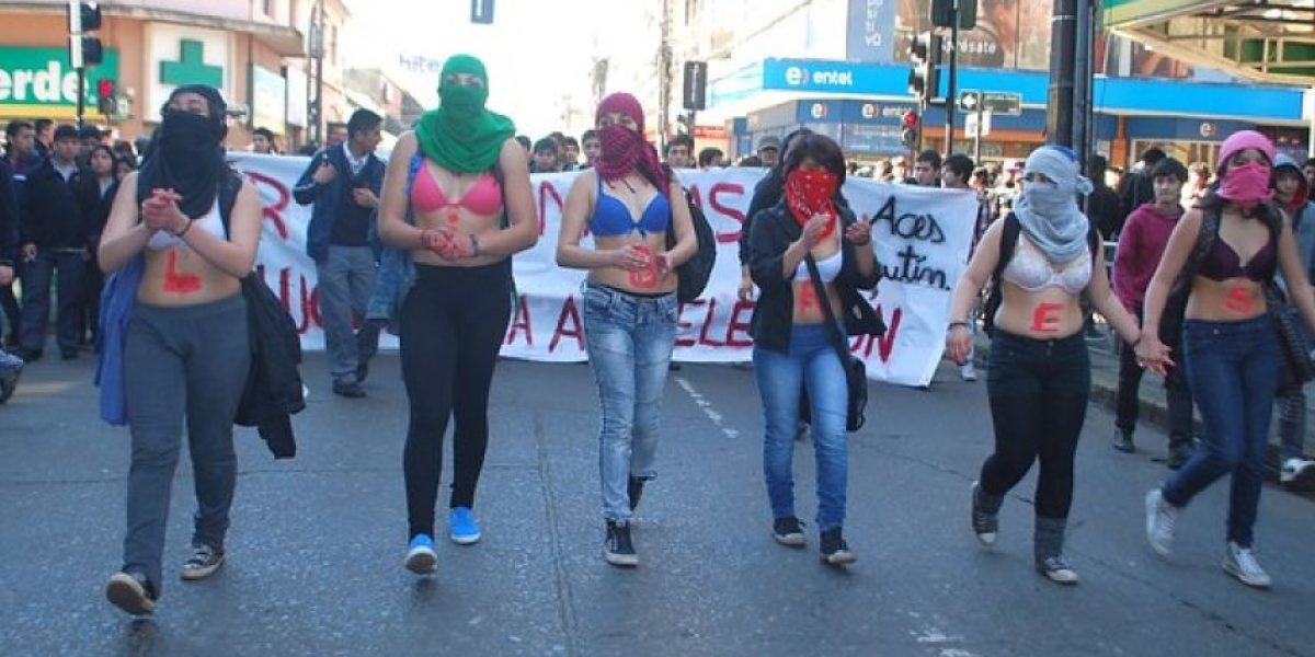 FOTOS] Alumnas sin polera lideraron manifestaciones en Temuco | Publimetro  Chile