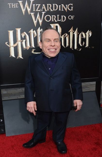 Warwick Davis/Mide 1 metro 7 centímetros (42 pulgadas)