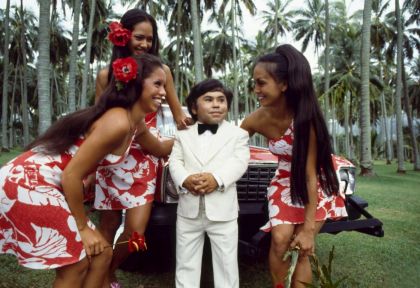 Herve Villechaize/Medía 1 metro con 17 centímetros (46 pulgadas)