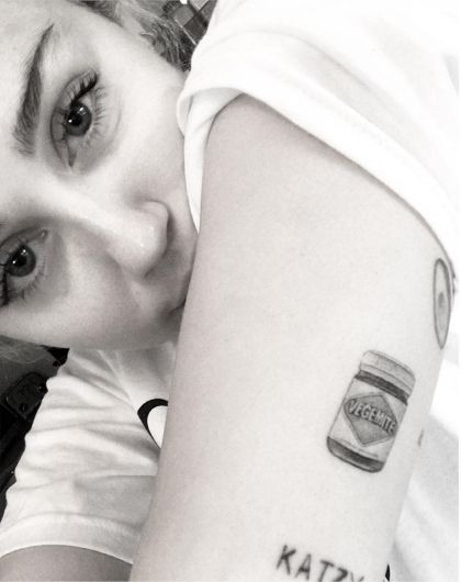 Miley cuenta con una amplia y simbolica colección de tatuajes