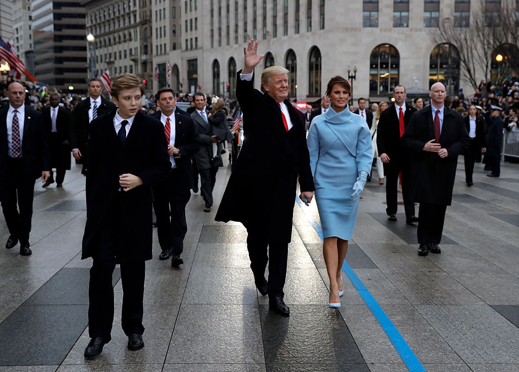 El agente a la derecha de la imagen es el que desató la polémica. Foto: Getty Images