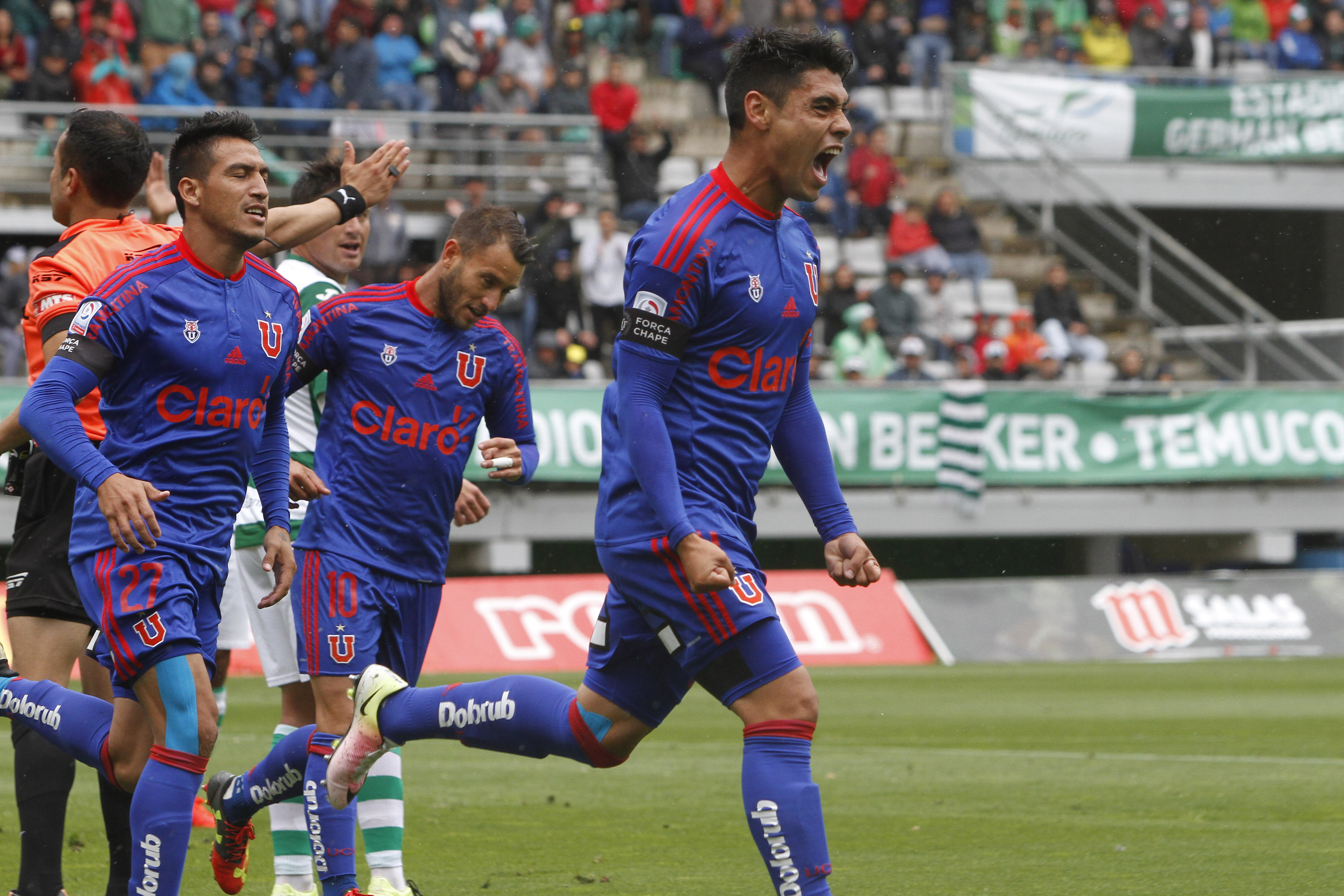 Felipe Mora celebra
