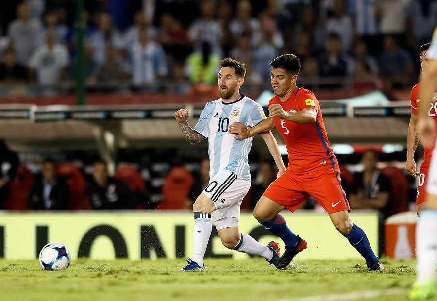 Francisco Silva jugó desde el arranque en Argentina y ante Venezuela ni siquiera fue al banco / Photosport