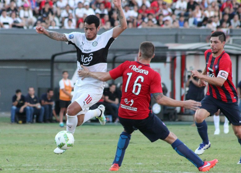 Olimpia vs. Cerro Porteño / AFP