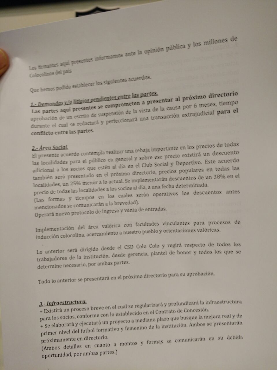 Los acuerdos firmados por Mosa y el Club Social y Deportivo Colo Colo / imagen: Pedro Marín Roldán