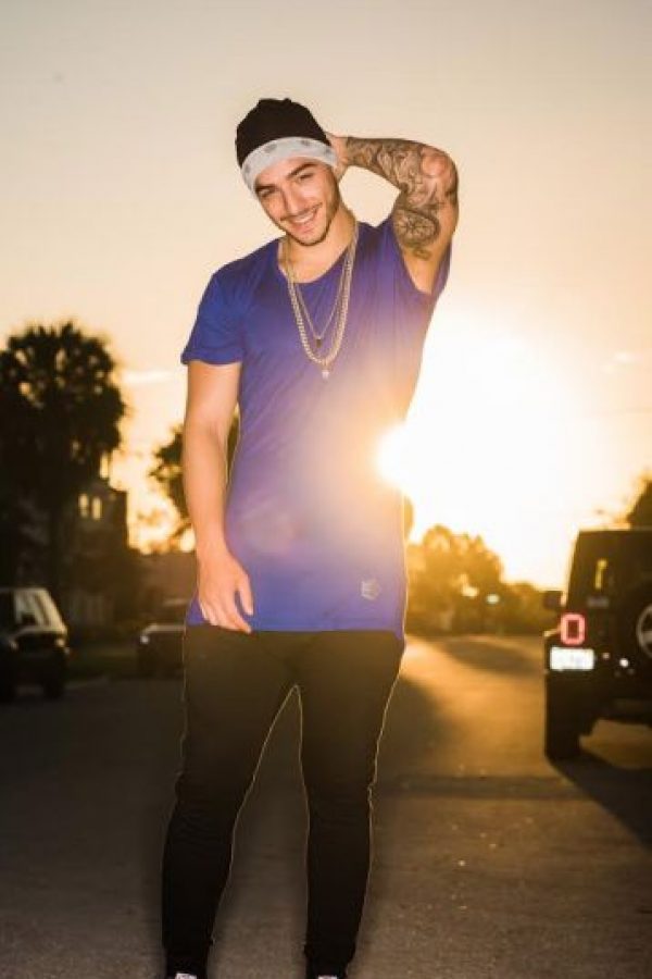 Colombia De Fotos Su Maluma Línea Diseña Publimetro Ropa Primera xxB8APXq