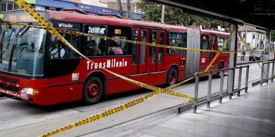 Atacada mujer cerca de la estación 21 ángeles de TransMilenio — COLOMBIA