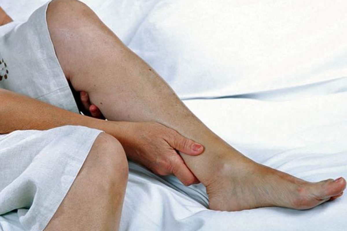 dolor nervioso que se dispara por la parte posterior de la pierna