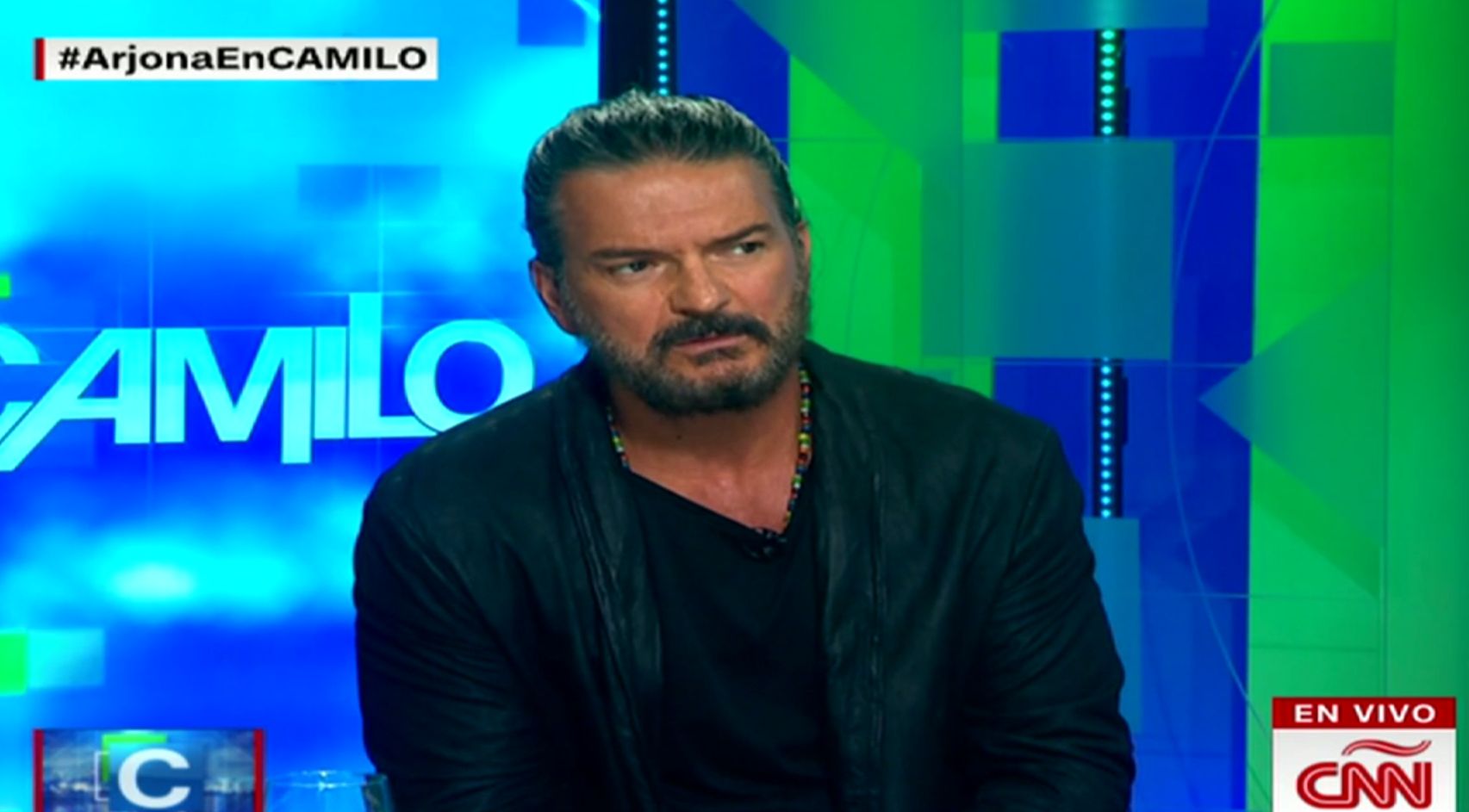 Ricardo Arjona se indignó y se fue en plena entrevista