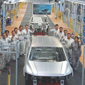 Los trabajadores de Puebla muestran con orgullo el inicio de producción del nuevo Tiguan LWB. | Volkswagen