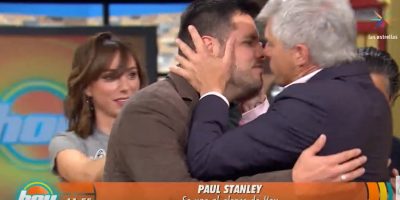 Con inesperado beso en la boca Lisardo deja su lugar a Paul Stanley en Hoy