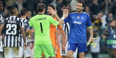 VIDEO Iker Casillas y Gianluigi Buffon frente a frente previo a su duelo de Champions