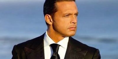 Luis Miguel aparece en Acapulco cantando La chica del bikini azul