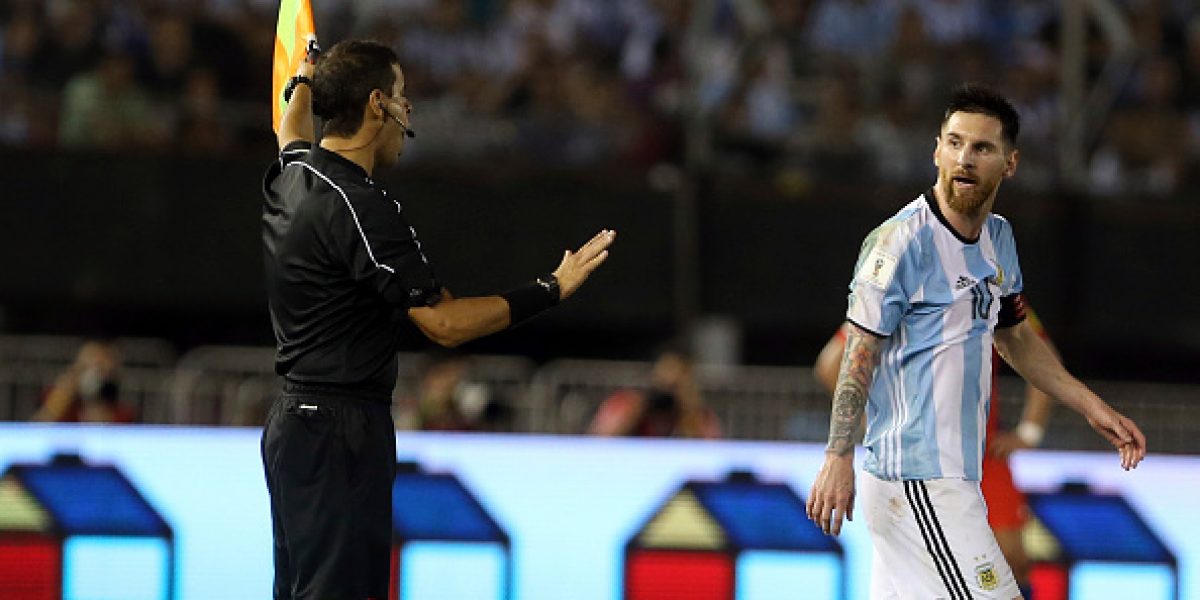 Resultado de imagen para messi es suspendido