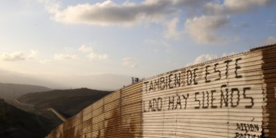 Trump dio marcha atrás en la construcción del Muro con México