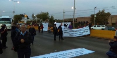 Ex trabajadores de Mexicana de Aviación bloquean Circuito Interior