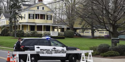 Familiares despiden a Aaron Hernández en funeral en privado