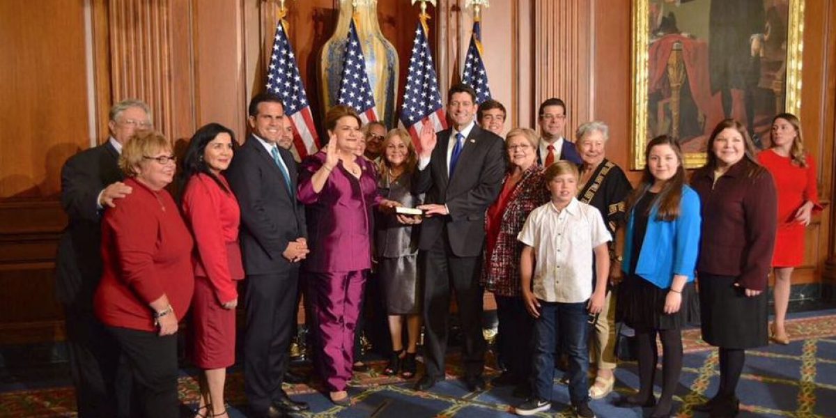 Jennifer González se convierte en la primera mujer comisionada
